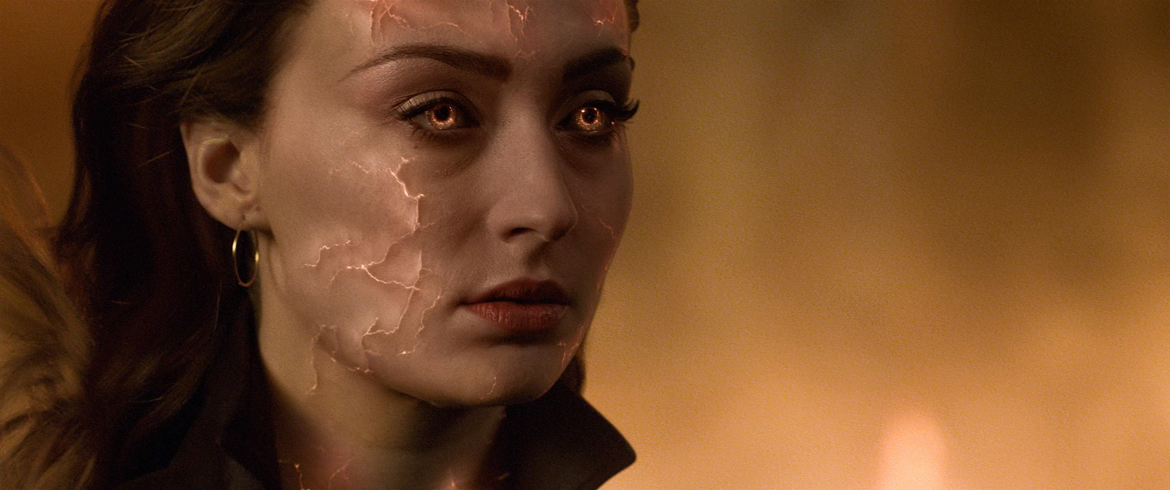 DarkPhoenix_Stills_StareRight_rgb.jpg